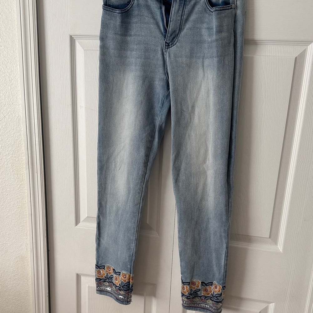 DG2 by Diane Gilman Light Blue Embroidered Ankle Jeans